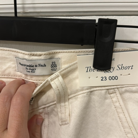 NWT - A&F Low Rise Baggy Short - Picture 3 of 10